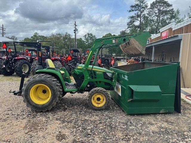 2017 John Deere 3032