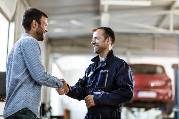 Customer shaking hands with technician after successful repair